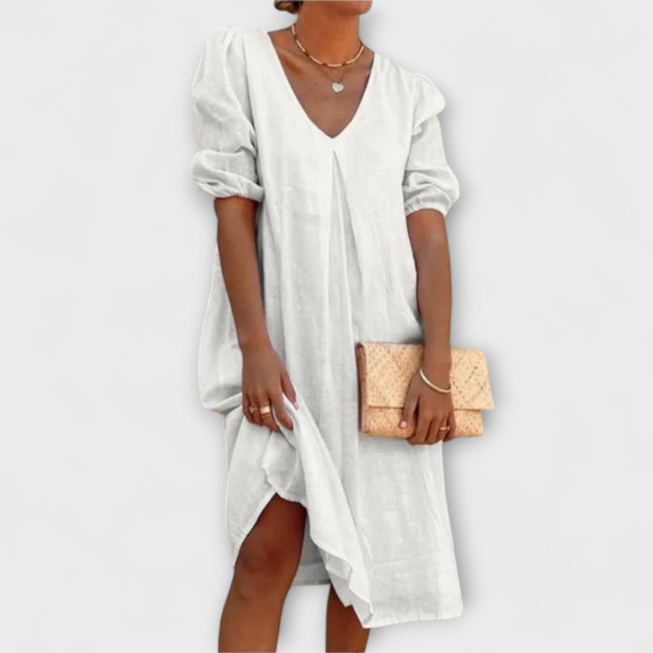 Elegantní letní šaty s háčkovými detaily a ženskou A-linií