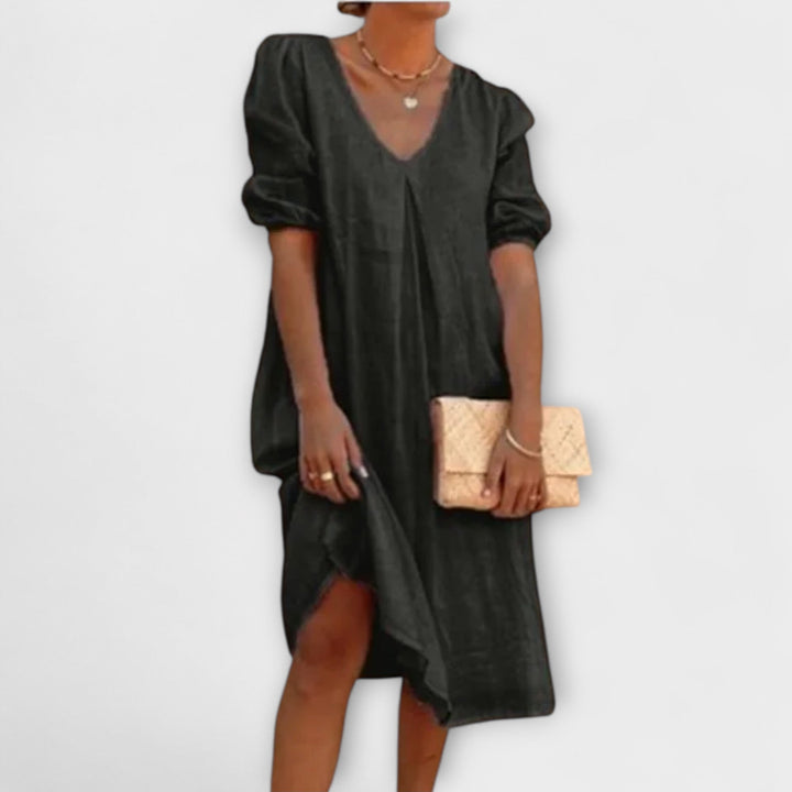 Elegantní letní šaty s háčkovými detaily a ženskou A-linií