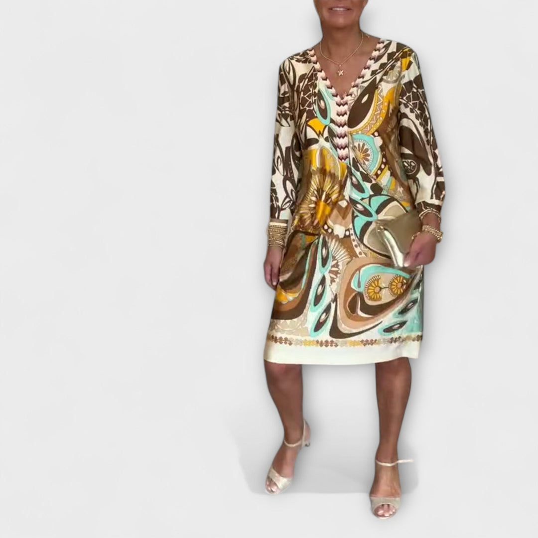 V-hals uvolněné šaty s retro potiskem